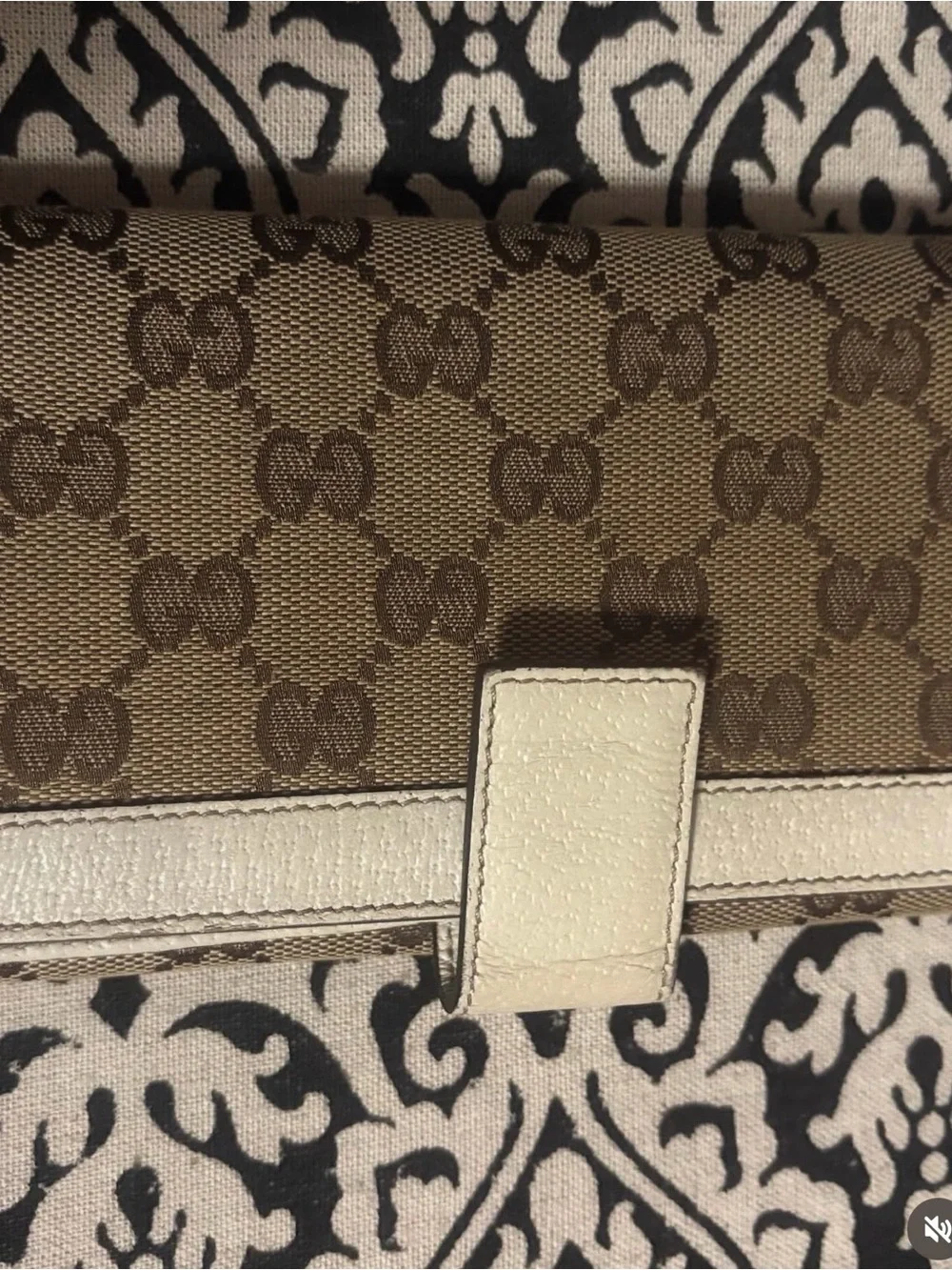 Gucci classic monogram