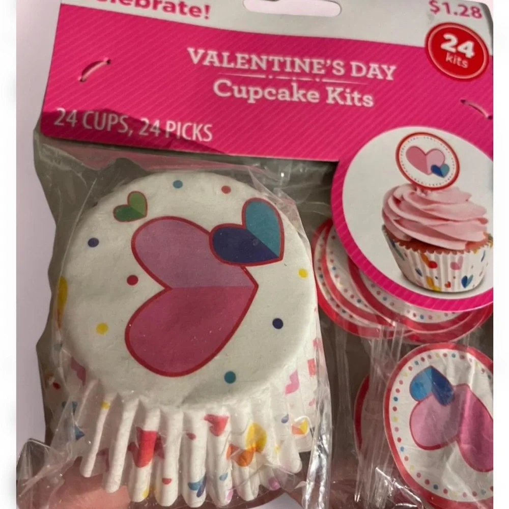 400+ Baking Cups. Wilton & Assorted